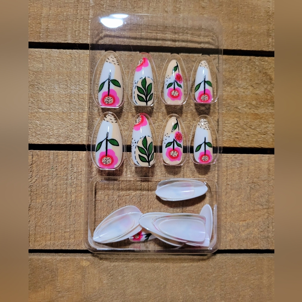 Boutique Press On Nails